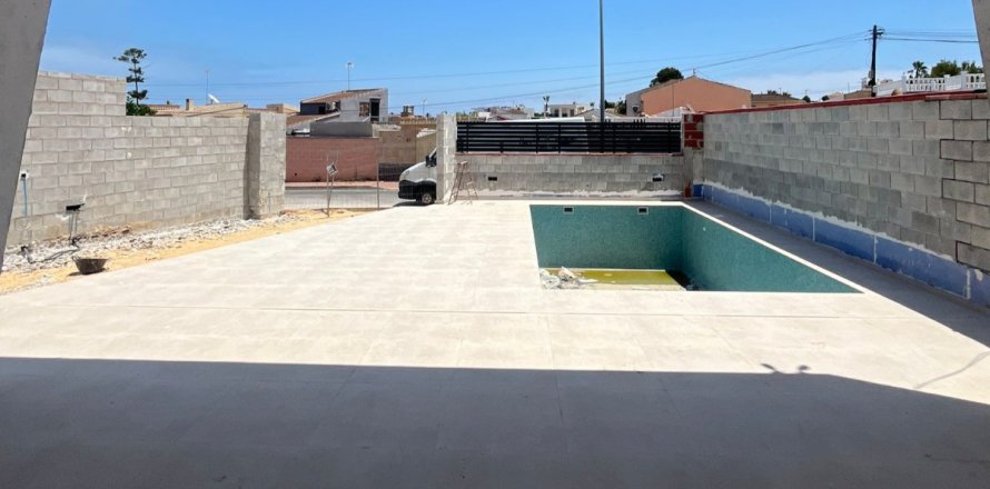 Villa à Torrevieja, Alicante, Espagne 3 chambres, 135 m2 No. 188966
