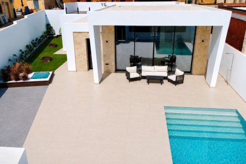 Villa à Torrevieja, Alicante, Espagne 3 chambres, 135 m2 No. 188966