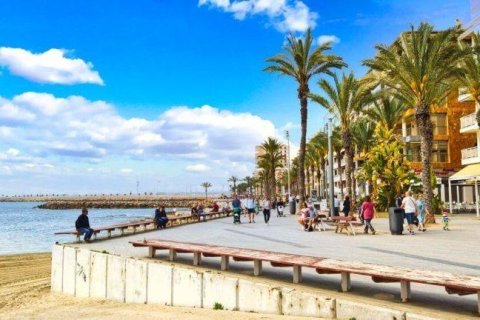 Apartamento en venta en Torrevieja, Alicante, España 2 dormitorios, 106 m2 No. 188962 - foto 7