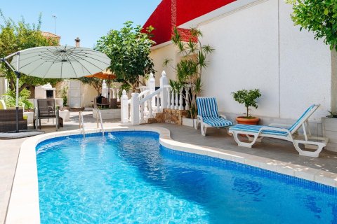Villa en Torrevieja, Alicante, España 3 dormitorios, 114 m2 No. 194114