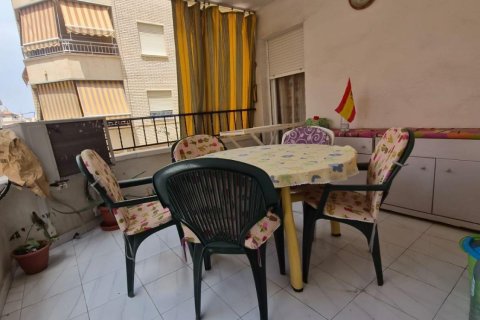 Apartamento en Torrevieja, Alicante, España 2 dormitorios, 75 m2 No. 194117