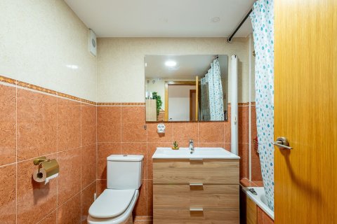 Apartment à vendre à Alicante, Espagne, 3 chambres, 100 m2 No. 196739 - photo 5