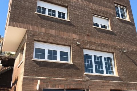 Dom w Sant Boi de Llobregat, Barcelona, Hiszpania 4 sypialnie, 270 mkw. nr 153841 – zdjęcie 5