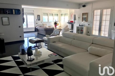 Dom w Sant Boi de Llobregat, Barcelona, Hiszpania 4 sypialnie, 270 mkw. nr 153841 – zdjęcie 10