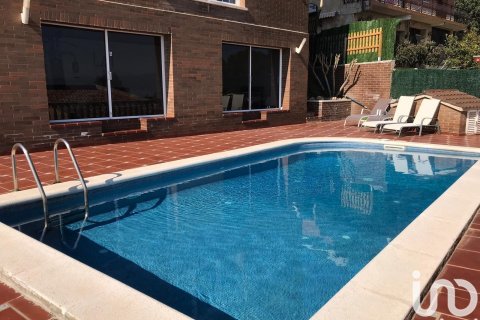 Hus i Sant Boi de Llobregat, Barcelona, Spanien 4 sovrum, 270 kvm. Nr. 153841