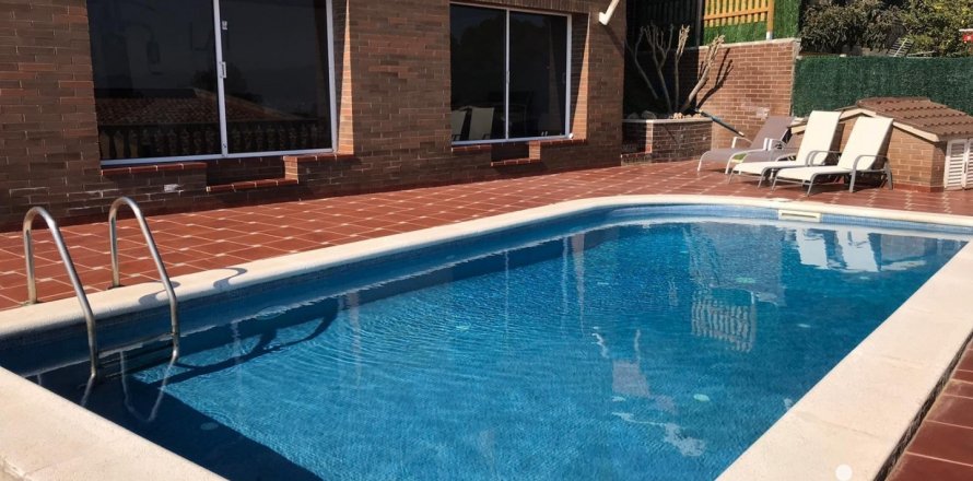 Dom w Sant Boi de Llobregat, Barcelona, Hiszpania 4 sypialnie, 270 mkw. nr 153841