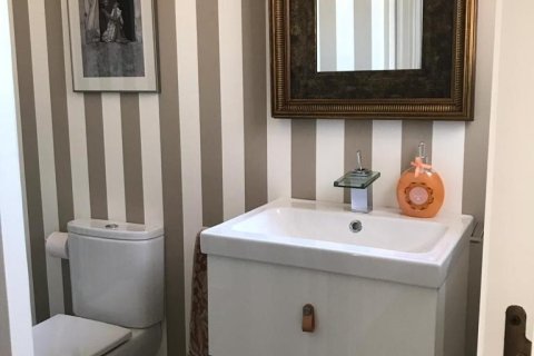 Dom w Sant Boi de Llobregat, Barcelona, Hiszpania 4 sypialnie, 270 mkw. nr 153841 – zdjęcie 14