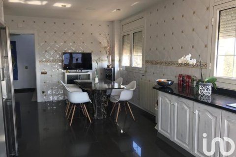 Dom w Sant Boi de Llobregat, Barcelona, Hiszpania 4 sypialnie, 270 mkw. nr 153841 – zdjęcie 16