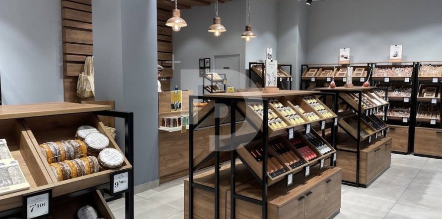 Retail store in Spain 137 sq.m. No. 151951