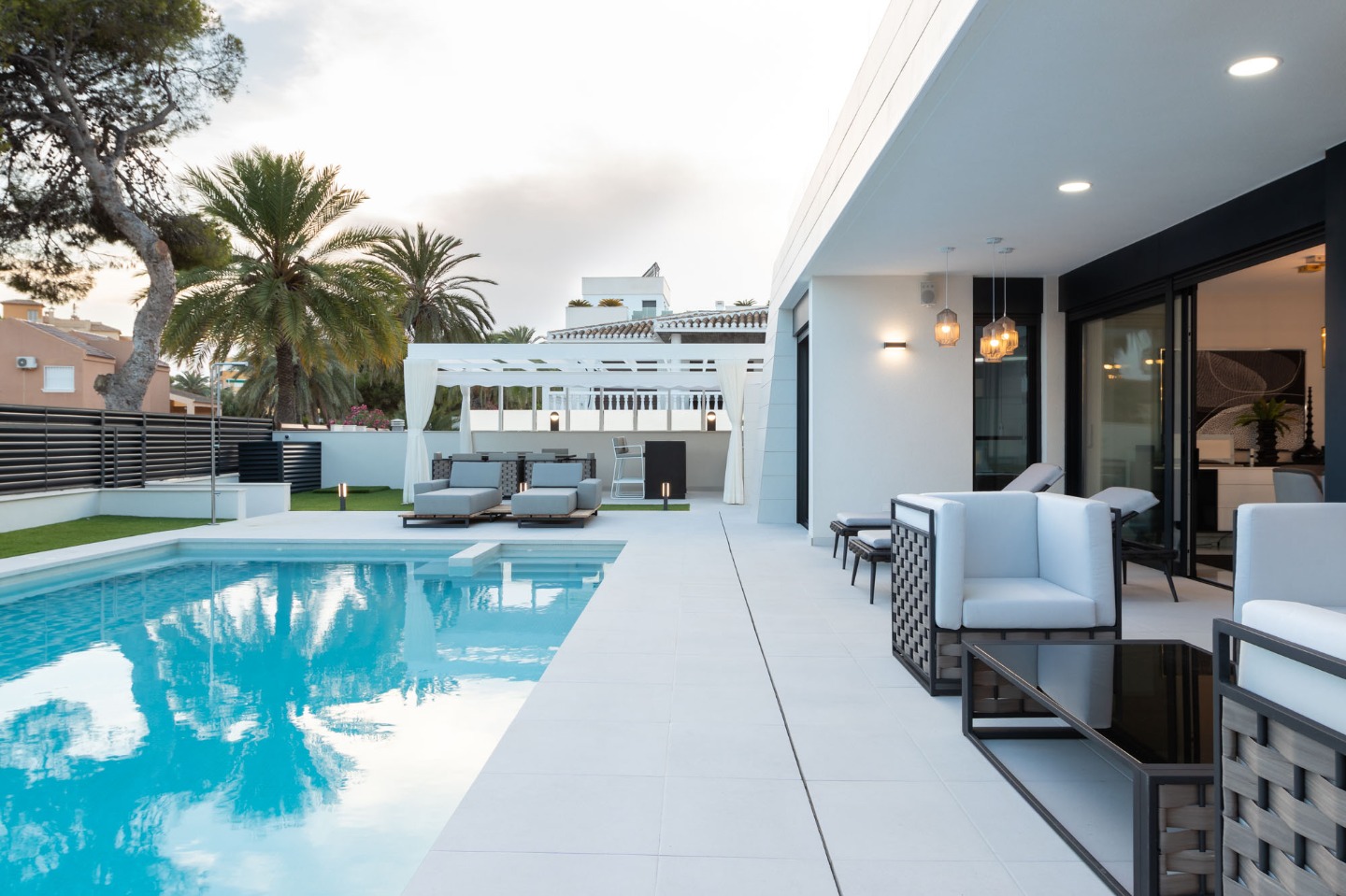 Villa i La Zenia, Alicante, Spanien 4 sovrum, 300 kvm. Nr. 80862