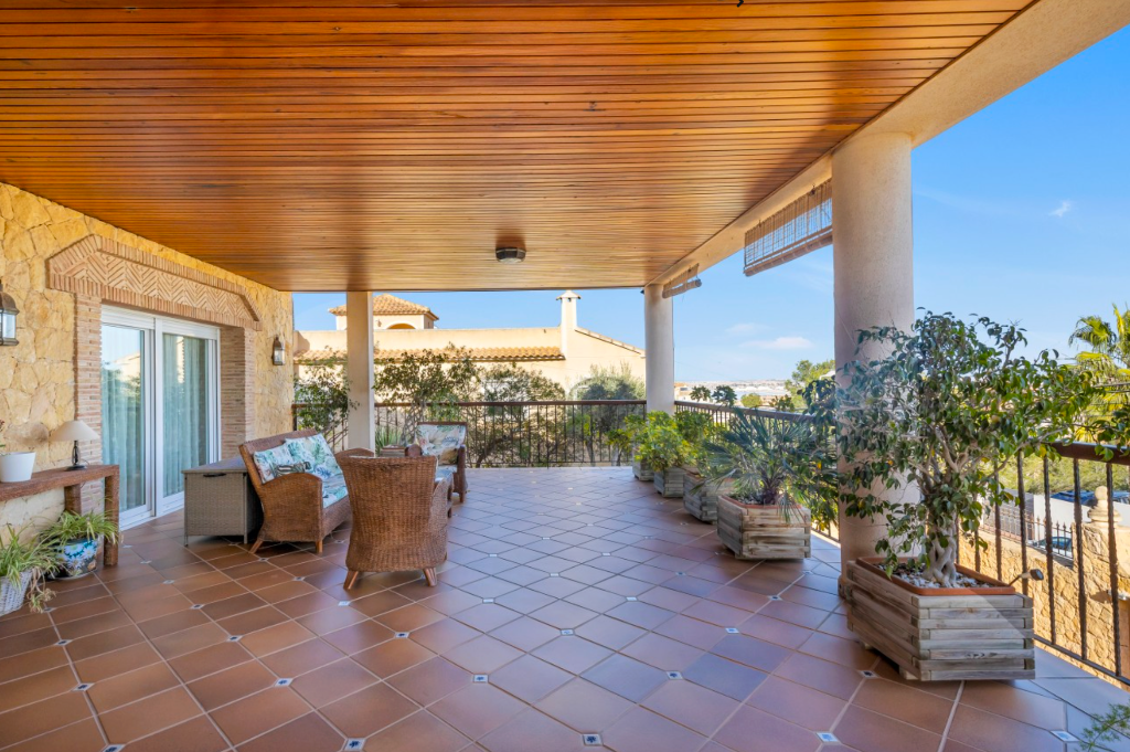 Villa in Torrevieja, Alicante, Spain 5 bedrooms, 407 sq.m. No. 145421