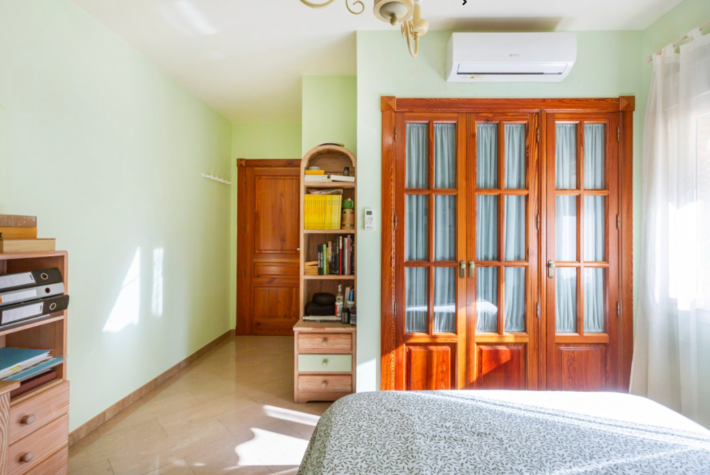 Villa in Torrevieja, Alicante, Spain 5 bedrooms, 407 sq.m. No. 145421