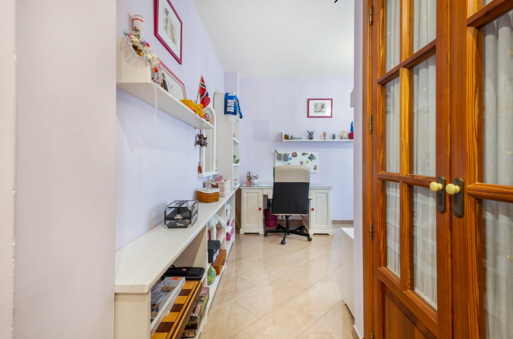 Villa in Torrevieja, Alicante, Spain 5 bedrooms, 407 sq.m. No. 145421