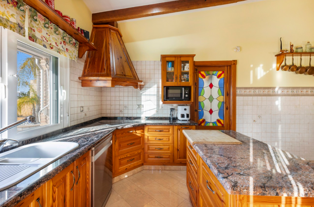 Villa in Torrevieja, Alicante, Spain 5 bedrooms, 407 sq.m. No. 145421