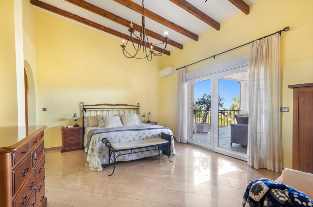 Villa in Torrevieja, Alicante, Spain 5 bedrooms, 407 sq.m. No. 145421