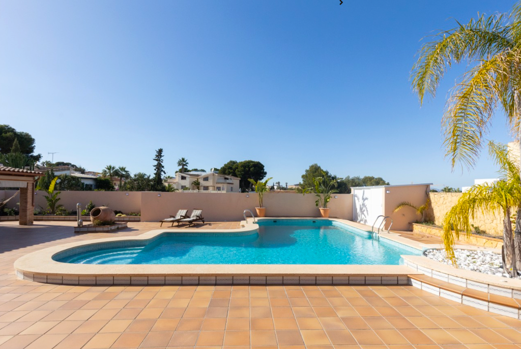 Villa in Torrevieja, Alicante, Spain 5 bedrooms, 407 sq.m. No. 145421
