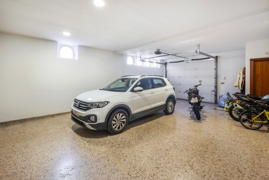 Villa in Torrevieja, Alicante, Spain 5 bedrooms, 407 sq.m. No. 145421
