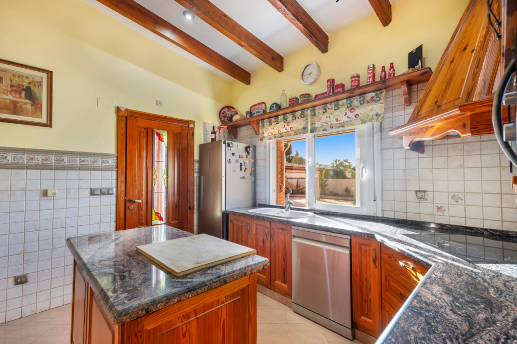 Villa in Torrevieja, Alicante, Spain 5 bedrooms, 407 sq.m. No. 145421