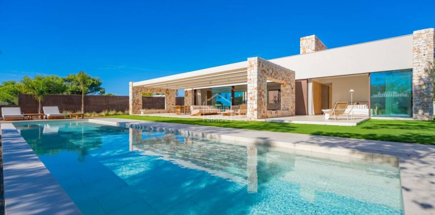 Villa in Mahon, Menorca, Spain 4 bedrooms, 468 sq.m. No. 149411