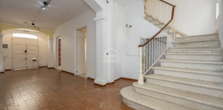Propiedad comercial en Mahon, Menorca, España 8 dormitorios, 398 m2 No. 149412