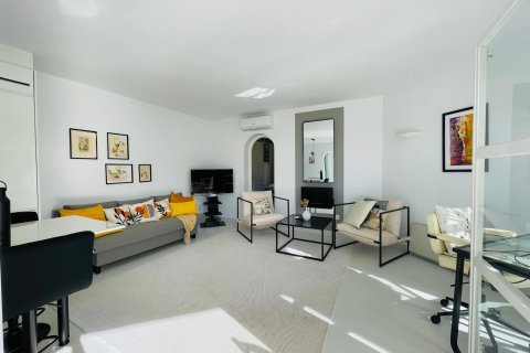 Apartamento en alquiler en Port D'andratx, Mallorca, España 1 dormitorio, 89 m2 No. 154704 - foto 2