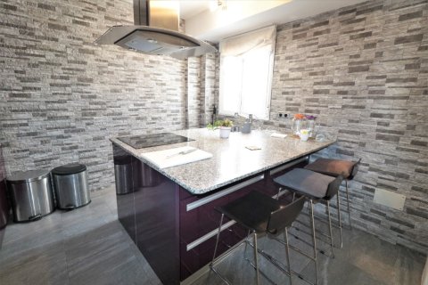 Huoneisto myytävänä Torrevieja, Alicante, Espanja, 3 makuuhuonetta, 108 m2 No. 145986 - kuva 11