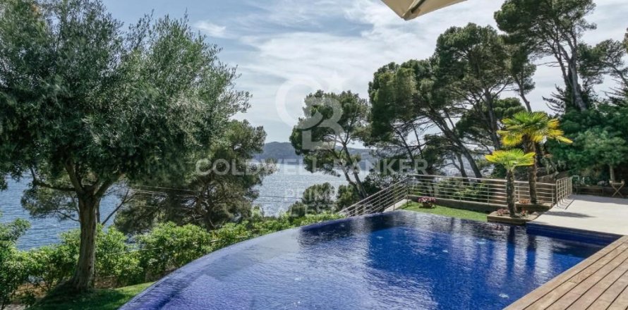 House in Palafrugell, Girona, Spain 5 bedrooms, 375 sq.m. No. 160088