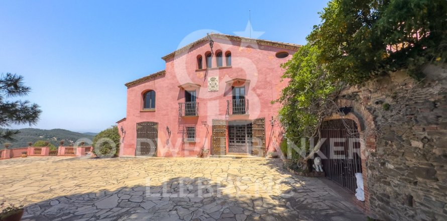 House in Barcelona, Spain 8 bedrooms, 963 sq.m. No. 160092