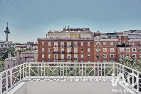 Wohnung in Madrid, Spanien 4 Schlafzimmer, 198 m2 Nr. 192192