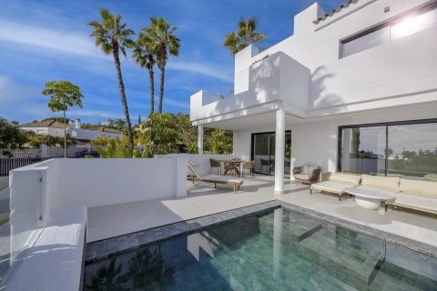 Apartament w Estepona, Malaga, Hiszpania 4 sypialnie, 270 mkw. nr 169836 – zdjęcie 1
