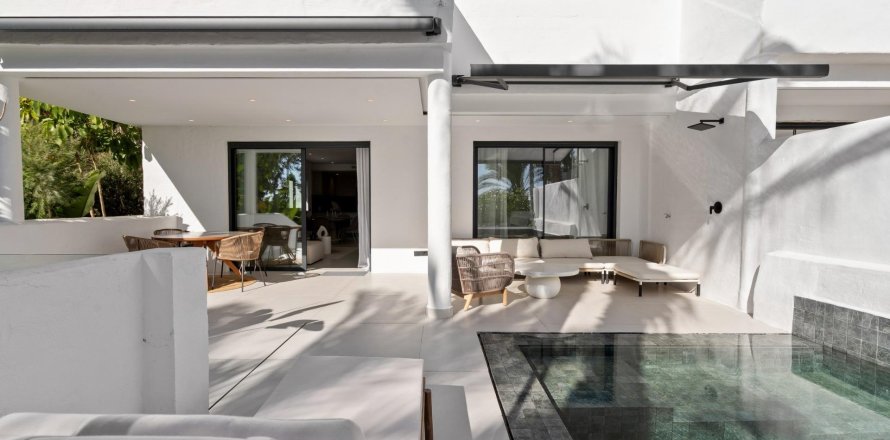 Apartment in Estepona, Malaga, Spain 5 bedrooms, 255 sq.m. No. 169835