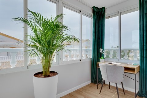 Kaupunkipientalo myytävänä Alicante, Espanja, 3 makuuhuonetta, 104 m2 No. 145348 - kuva 15