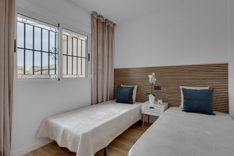 Kaupunkipientalo myytävänä Alicante, Espanja, 3 makuuhuonetta, 104 m2 No. 145348 - kuva 13