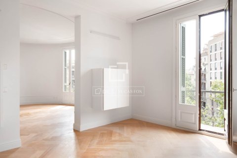 Huoneisto myytävänä Barcelona, Espanja, 2 makuuhuonetta, 141 m2 No. 192829 - kuva 5