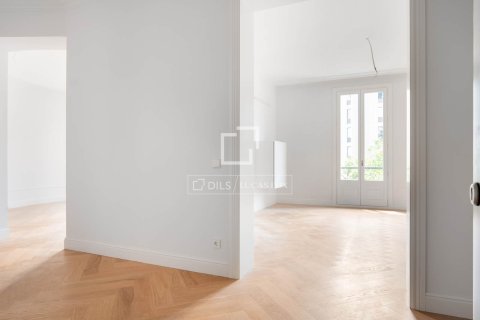 Huoneisto myytävänä Barcelona, Espanja, 2 makuuhuonetta, 141 m2 No. 192829 - kuva 4