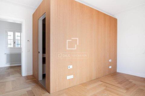 Huoneisto myytävänä Barcelona, Espanja, 2 makuuhuonetta, 141 m2 No. 192829 - kuva 19