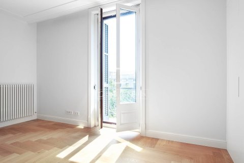 Huoneisto myytävänä Barcelona, Espanja, 2 makuuhuonetta, 141 m2 No. 192829 - kuva 24