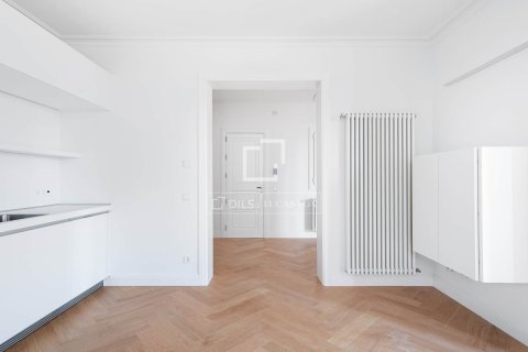 Huoneisto myytävänä Barcelona, Espanja, 2 makuuhuonetta, 141 m2 No. 192829 - kuva 14