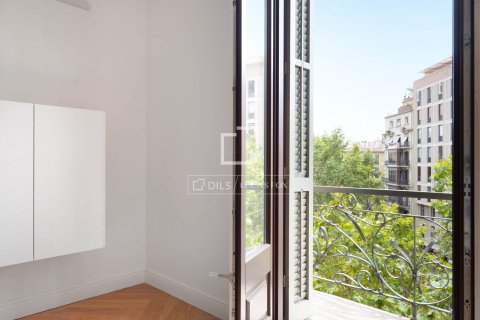 Huoneisto myytävänä Barcelona, Espanja, 2 makuuhuonetta, 141 m2 No. 192829 - kuva 10