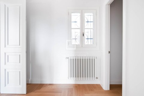 Huoneisto myytävänä Barcelona, Espanja, 2 makuuhuonetta, 141 m2 No. 192829 - kuva 22