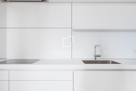 Huoneisto myytävänä Barcelona, Espanja, 2 makuuhuonetta, 141 m2 No. 192829 - kuva 9