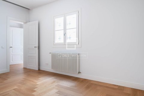 Huoneisto myytävänä Barcelona, Espanja, 2 makuuhuonetta, 141 m2 No. 192829 - kuva 25