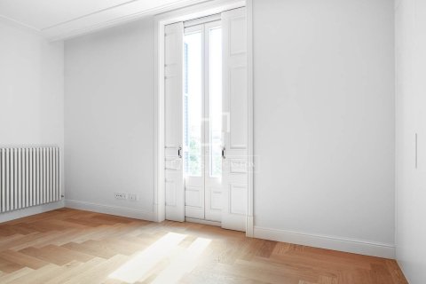 Huoneisto myytävänä Barcelona, Espanja, 2 makuuhuonetta, 141 m2 No. 192829 - kuva 23