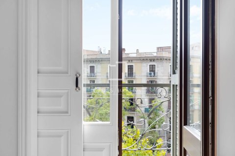 Huoneisto myytävänä Barcelona, Espanja, 2 makuuhuonetta, 141 m2 No. 192829 - kuva 12