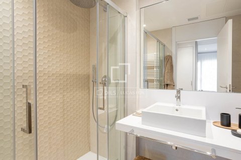 Huoneisto myytävänä Barcelona, Espanja, 2 makuuhuonetta, 75 m2 No. 192828 - kuva 15