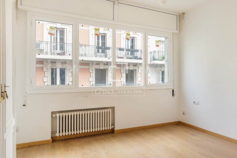 Huoneisto myytävänä Barcelona, Espanja, 4 makuuhuonetta, 120 m2 No. 192833 - kuva 18