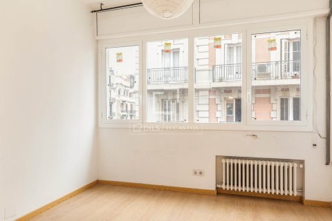 Huoneisto myytävänä Barcelona, Espanja, 4 makuuhuonetta, 120 m2 No. 192833 - kuva 20