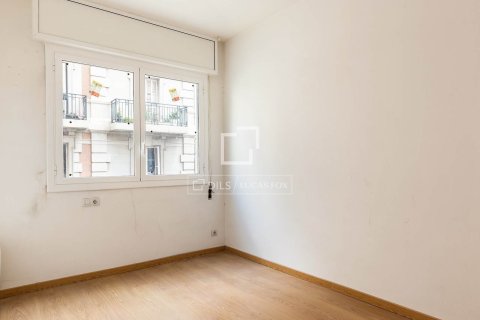 Huoneisto myytävänä Barcelona, Espanja, 4 makuuhuonetta, 120 m2 No. 192833 - kuva 16