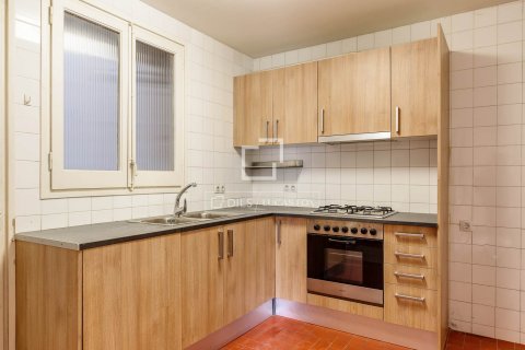 Huoneisto myytävänä Barcelona, Espanja, 4 makuuhuonetta, 120 m2 No. 192833 - kuva 10