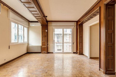 Huoneisto Barcelona, Espanja 4 makuuhuonetta, 120 m2 No. 192833